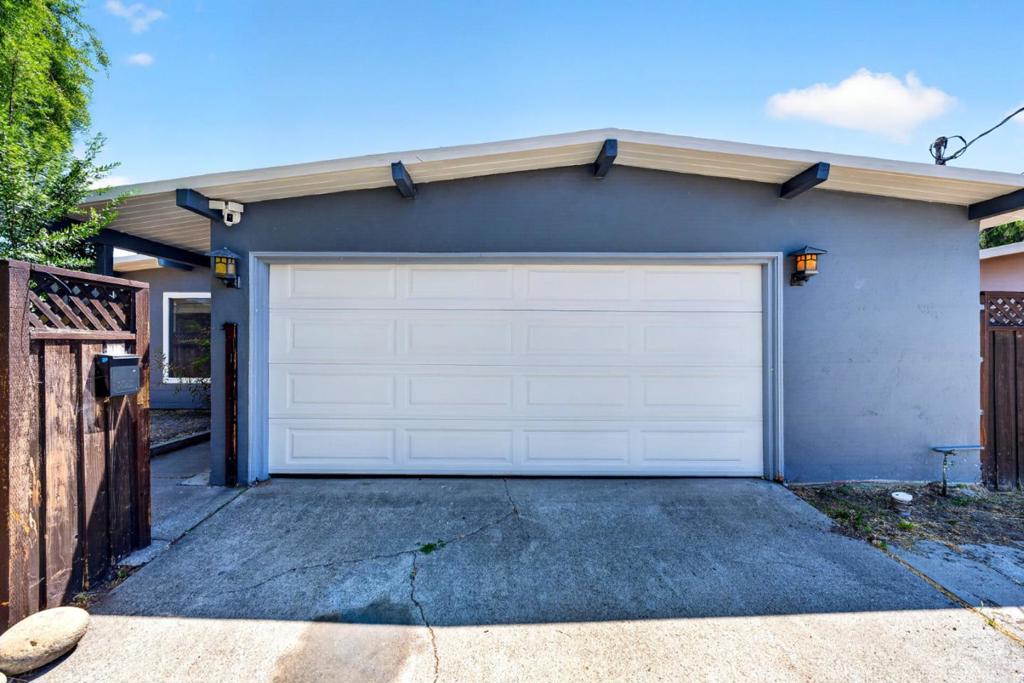 1111 Marionola Way — photo