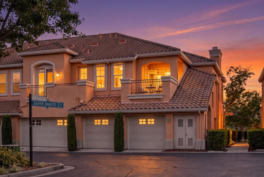 2317 Silver Breeze Court — photo