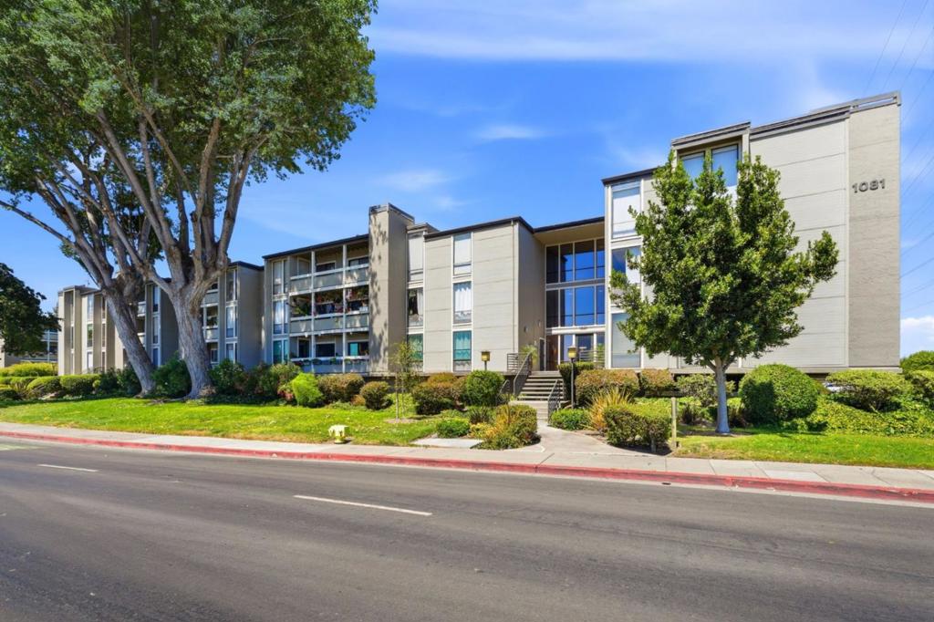 1081 Beach Park Boulevard 213 — photo