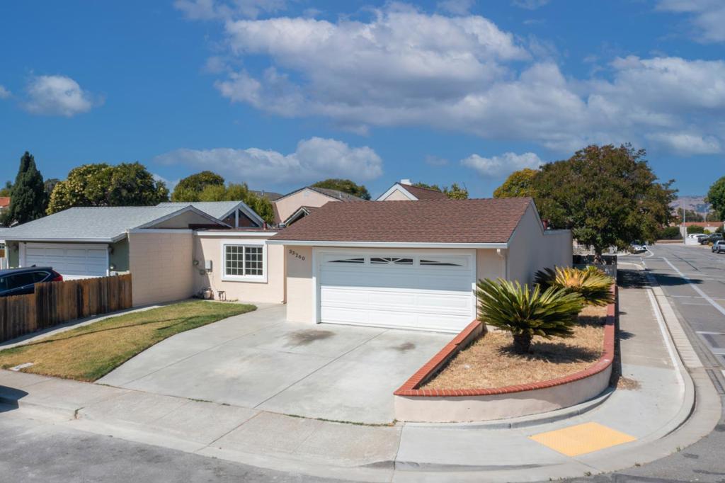 33260 Lake Oneida Street — photo