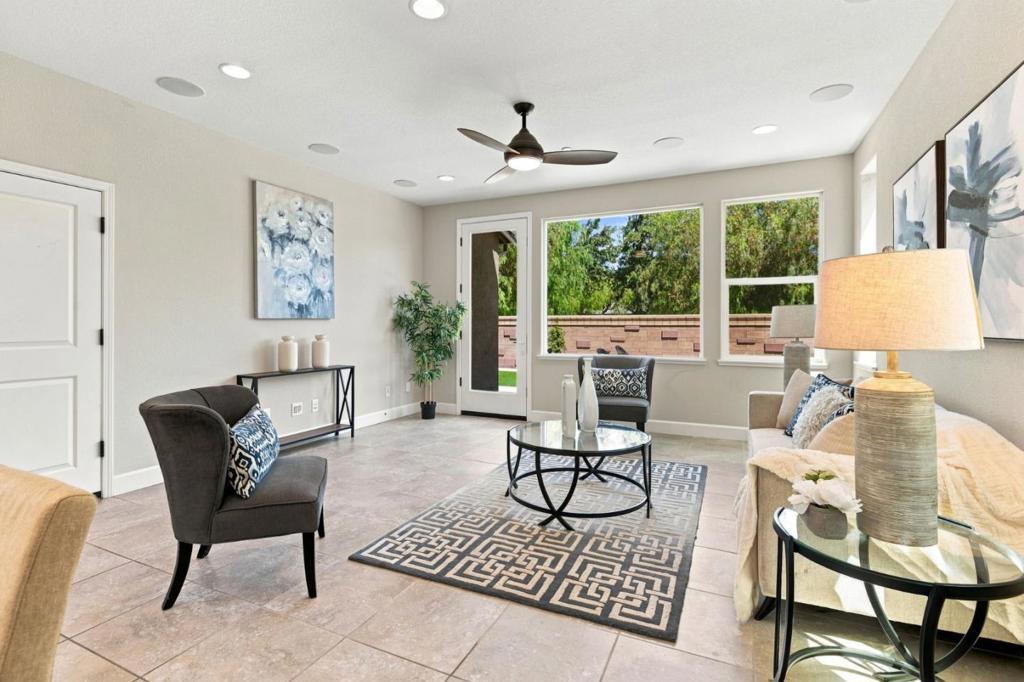 561 E Marcello Avenue, Mountain House, CA 95391 — photo 3