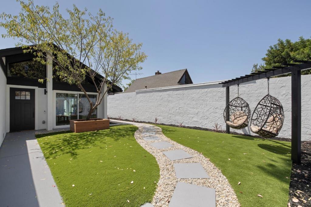 1022 E Evelyn Avenue — photo