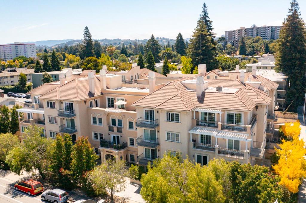153 N San Mateo Drive 201 — photo