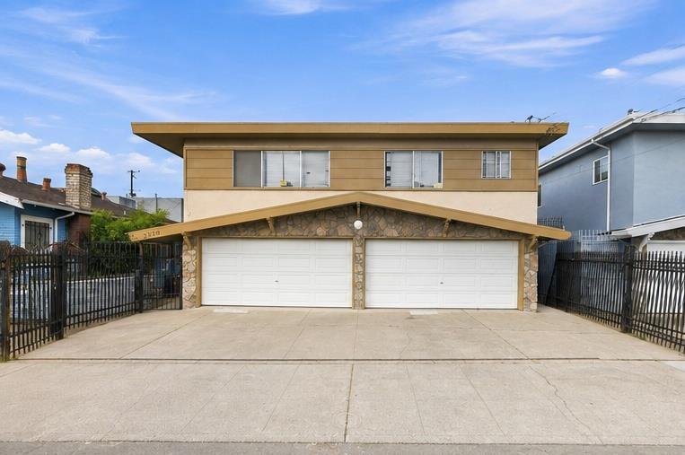 3520 Custer Street — photo