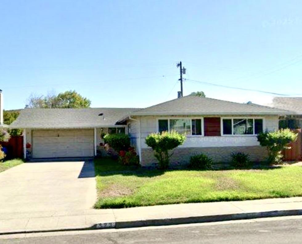 523 Hickory Place — photo