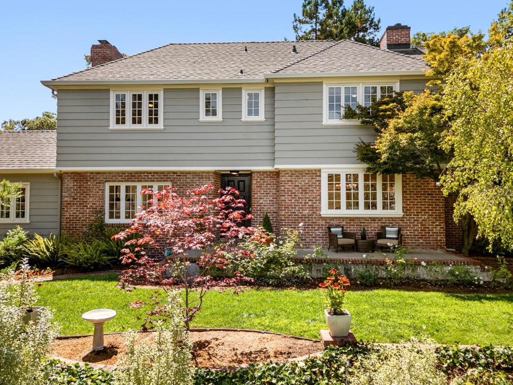 2835 Hillside Drive — photo