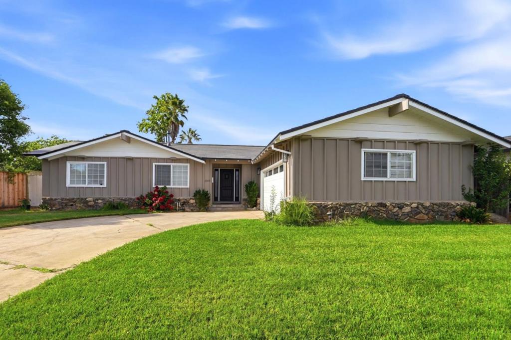 1310 Cedar Court — photo