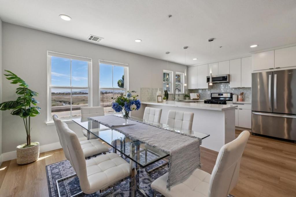 1121 Outrigger Lane — photo
