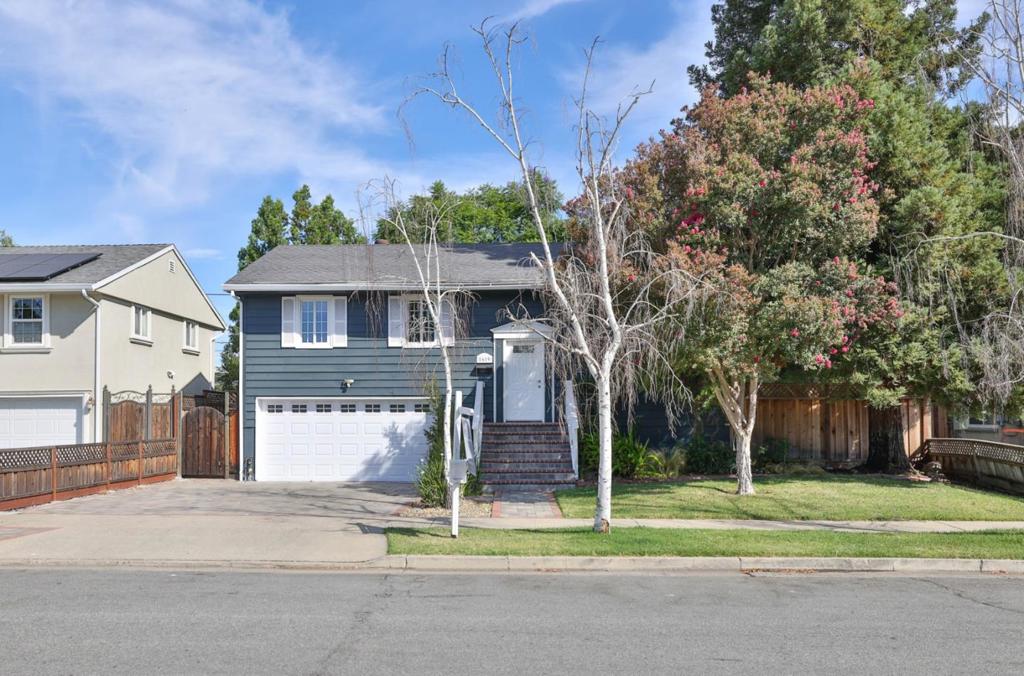 1619 Hallbrook Drive — photo