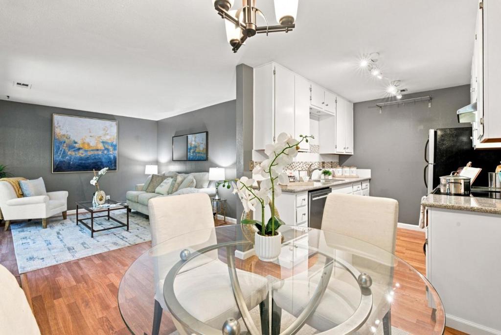 24 Emery Bay Drive — photo