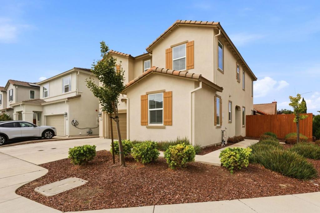 600 Duran Court — photo