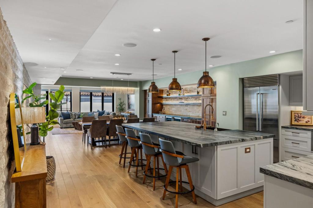 542 Lighthouse Ave 210 — photo