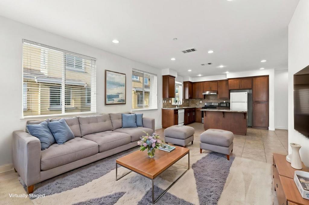 1645 Lee Way — photo
