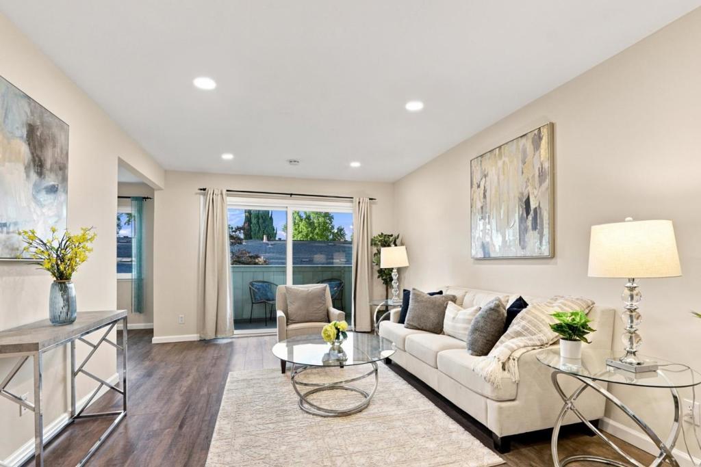 7100 Rainbow Drive 33 — photo