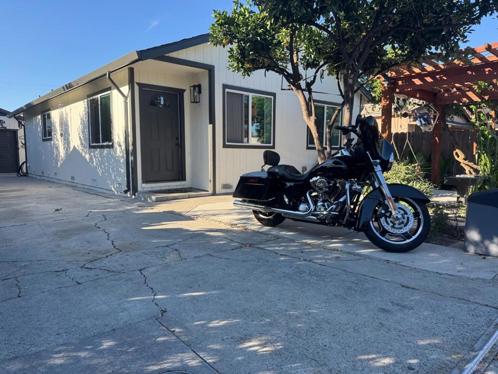 76 Sunset Court — photo