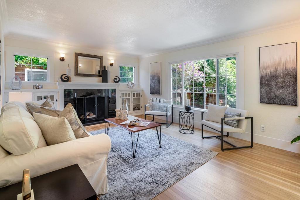 1595 Dwight Way — photo