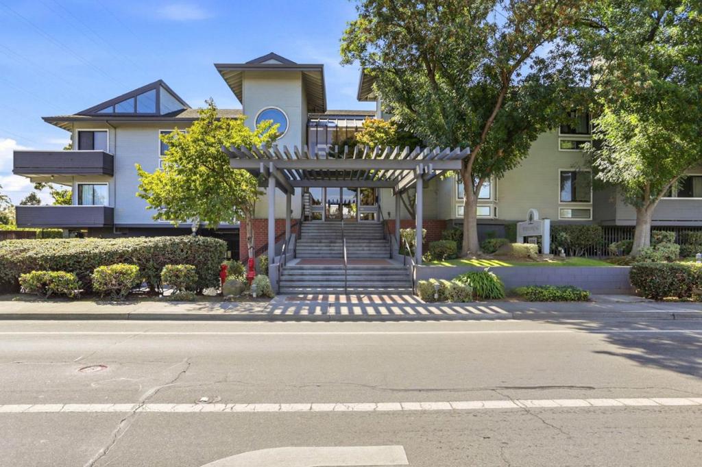 22330 Homestead Road 118 — photo
