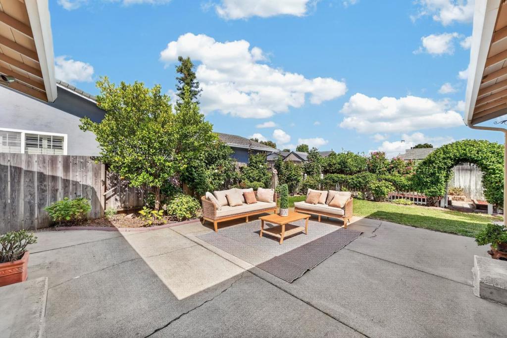 2589 Royal Ann Court — photo