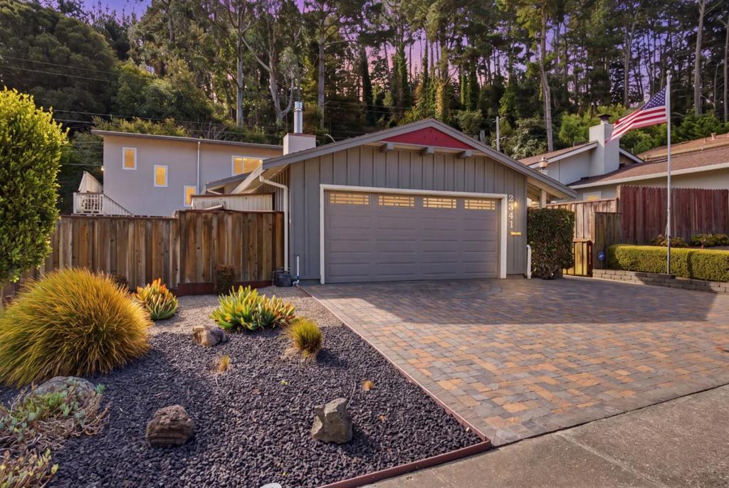 2341 Valleywood Drive — photo