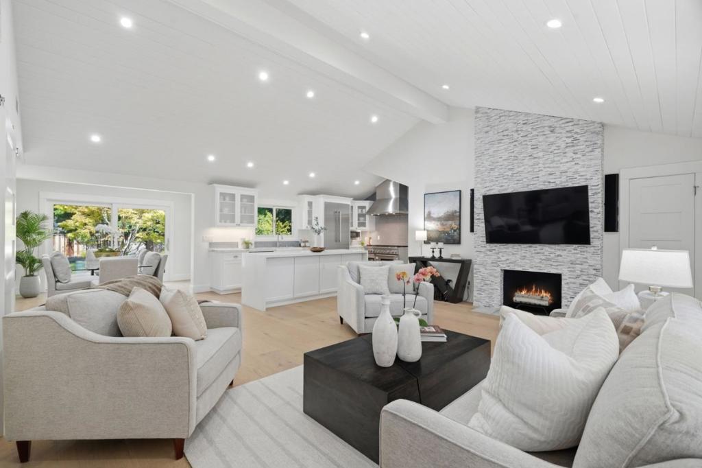 1024 Marilyn Drive — photo