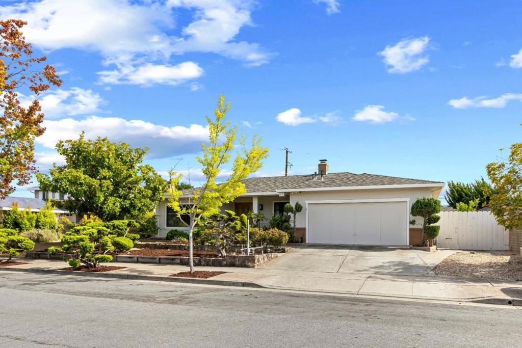 21446 Holly Oak Drive — photo