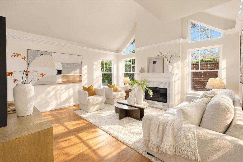 2131 Avy Avenue — photo
