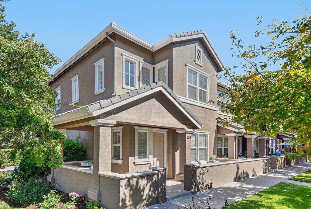 233 Lighthouse Drive — photo