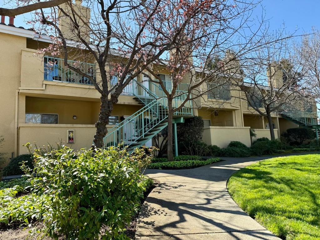 106 Sunnyhills Court — photo