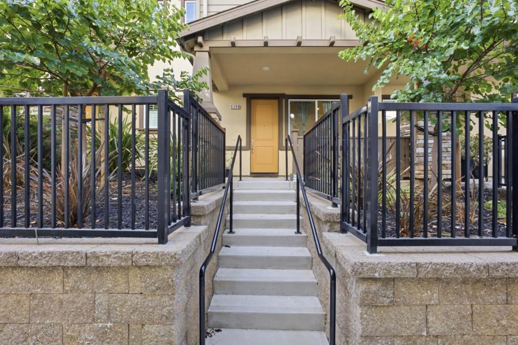 6389 Tawhana Lane — photo