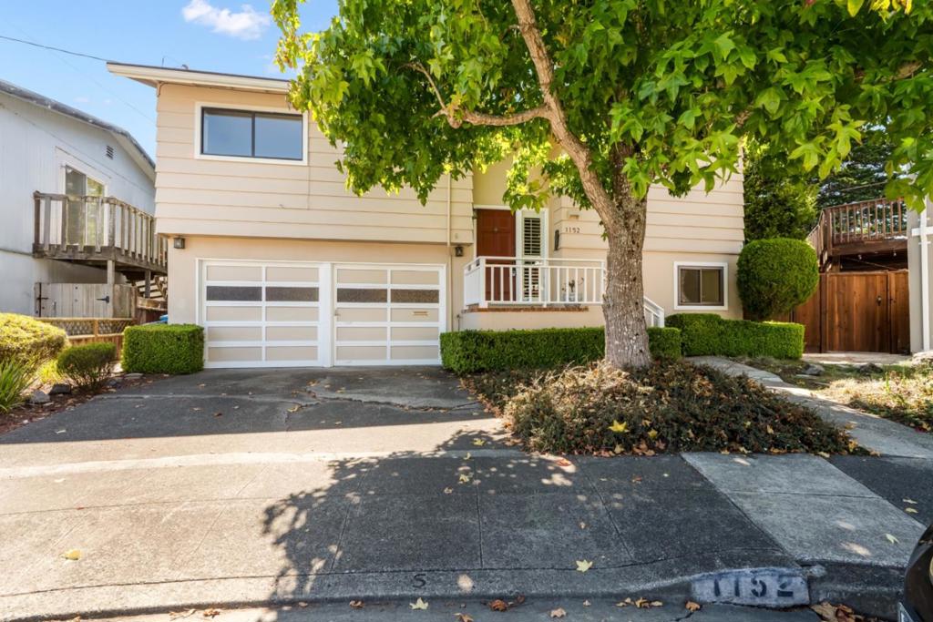 1152 Dulles Court — photo