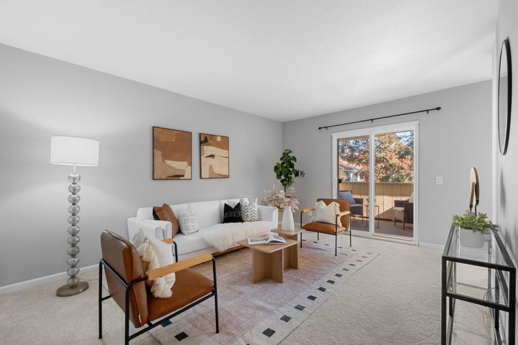 2599 Easton Lane 108 — photo