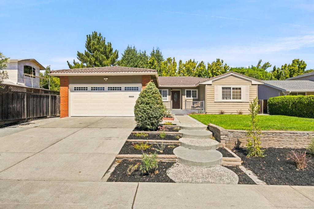 1005 Iris Avenue — photo