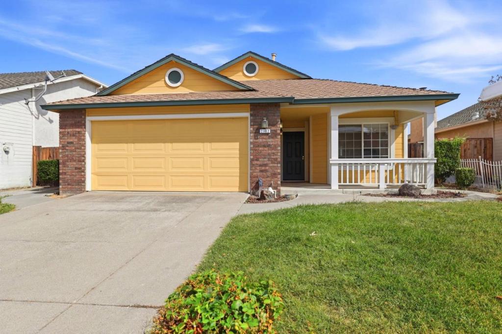 2102 Homecoming Way — photo