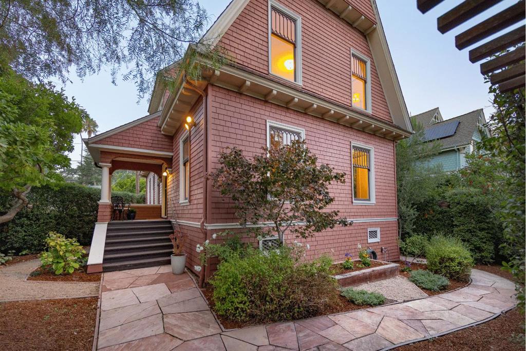 322 Walnut Avenue — photo