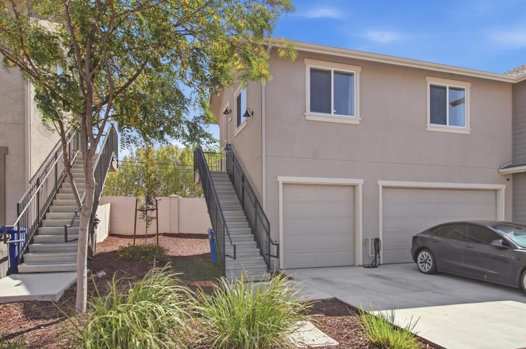 820 Vasquez Drive — photo