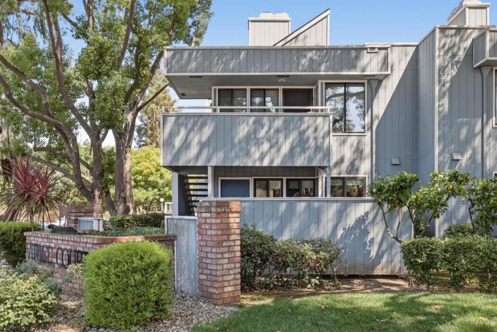 844 La Barbera Drive — photo