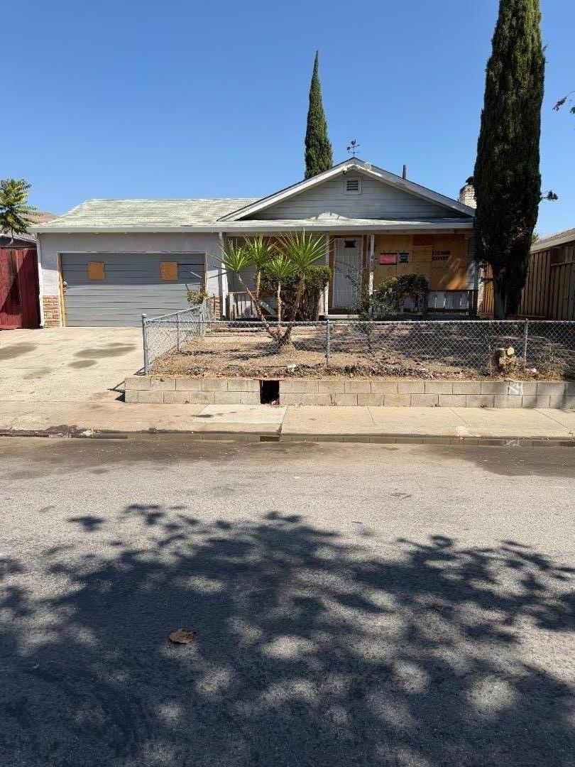 914 Alba Court — photo