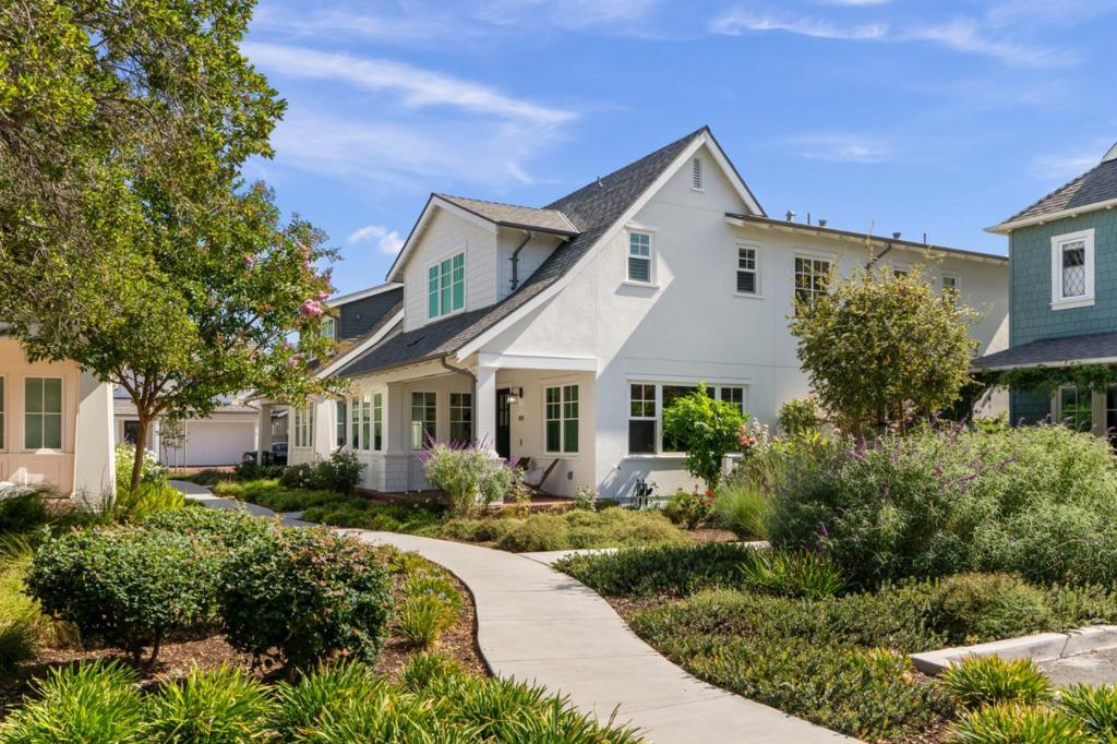 203 Oak Tree Circle — photo
