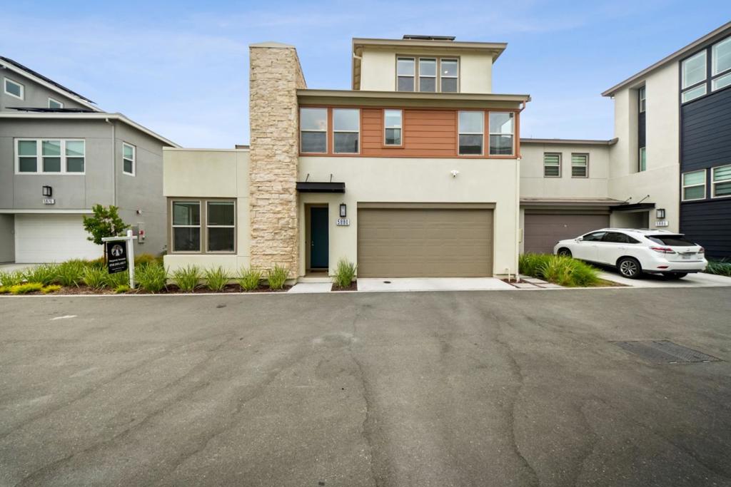 5880 Silhouette Court — photo
