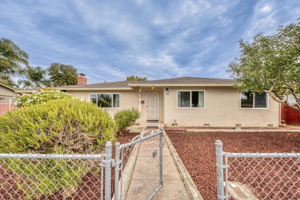 875 Suiter Street — photo