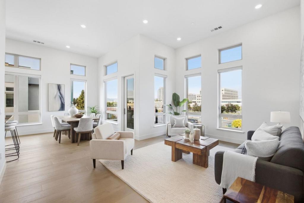 708 Thayer Lane Unit 403 — photo