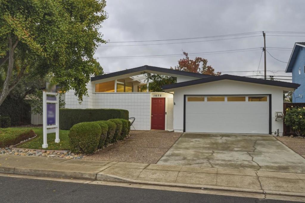 1075 Rembrandt Drive — photo