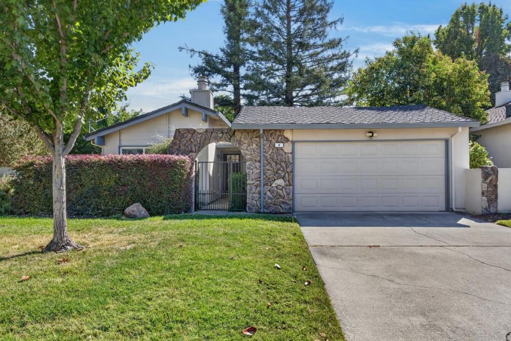 9 Miranda Court — photo