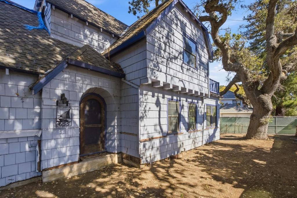 655 Embarcadero Road — photo
