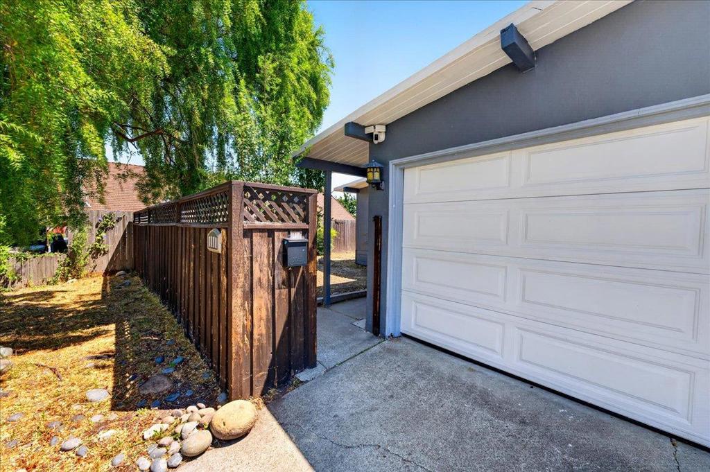 1111 Marionola Way — photo