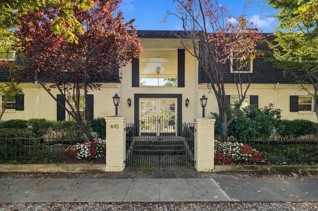 445 Oak Grove Avenue 9 — photo