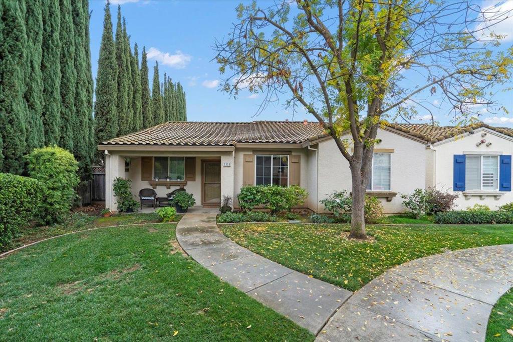 1316 White Oak Place — photo