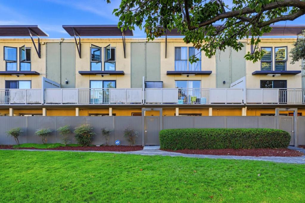 5101 Admiralty Lane — photo