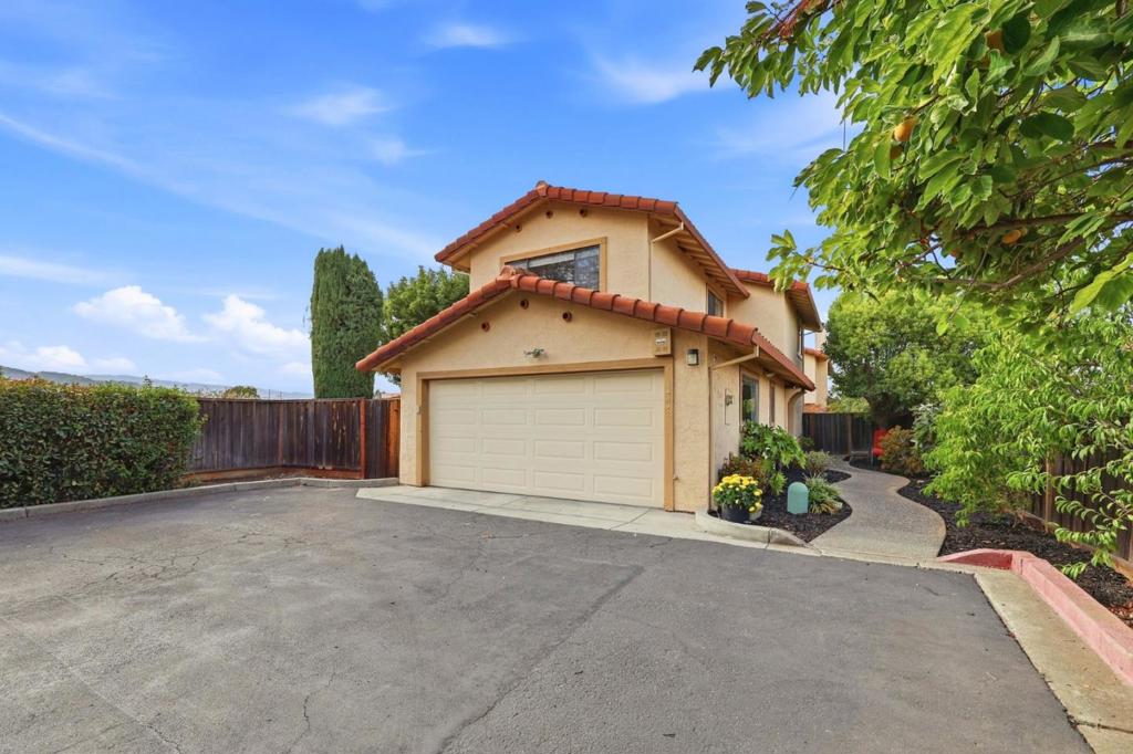 1601 Singletree Way — photo