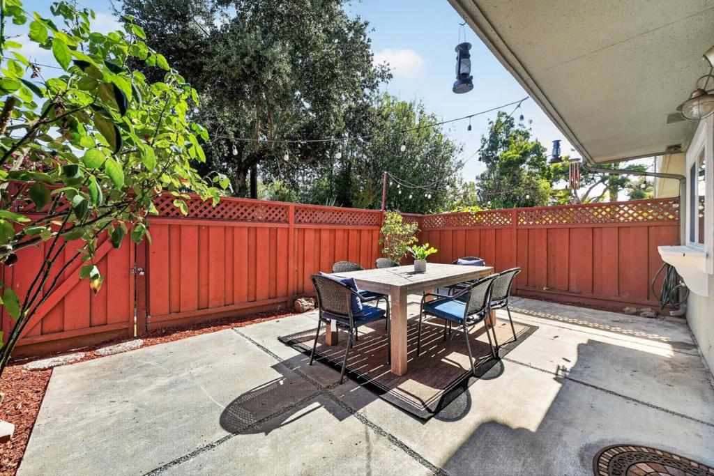 1032 Polk Lane — photo